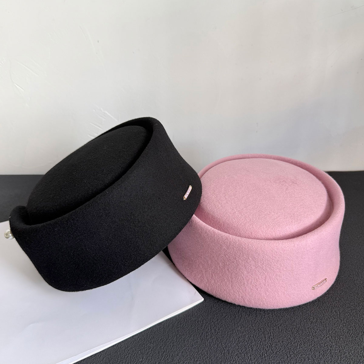 秋冬新作 100% ピンク ブラック ウール製 薬箱型帽子  - Beret French Wool のレビューと価格